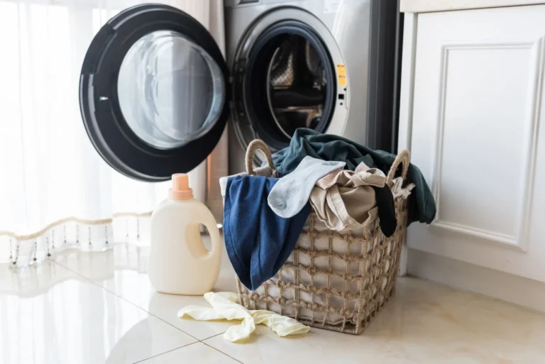 How to Manage Laundry on Long Trips | The 2026 Definitive Guide